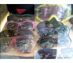 PAIRE DE LUNETTE SOLAIRE NEUVE ET ÉTUI