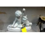 SUJET ENFANT CHIEN PORCELAINE